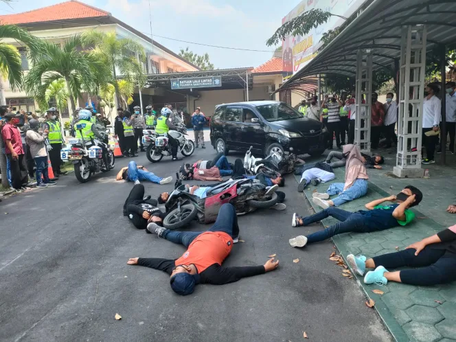 
					Satlantas Polresta Banyuwangi Gelar Pelatihan Pertolongan Pertama Gawat Darurat (PPGD) Korban Laka Lantas