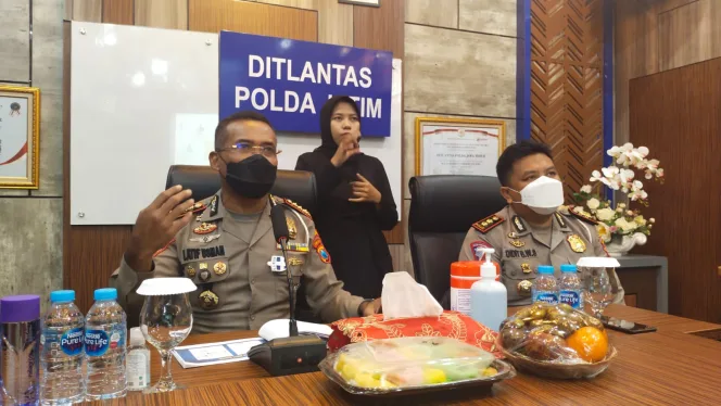 
					Dirlantas Polda Jatim Himbau Tertiblah Berlalu Lintas Jika Tidak Ingin Surat Tilang Datang ke Rumah