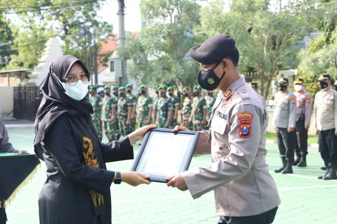 
					Atas Kinerjanya, Forkopimcam Pesanggaran Terima Penghargaan dari Kapolresta Banyuwangi