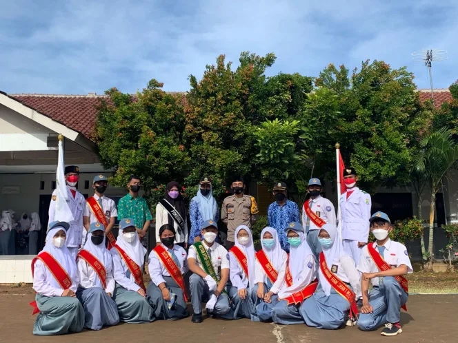 
					960 Pelajar dan Mahasiswa Se-Provinsi Jawa Barat Dianugerahi Sebagai Duta Hukum dan HAM