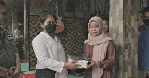 Danakirti Media Group Menyerahkan Bingkisan & Bantuan di Bulan Ramadhan-3