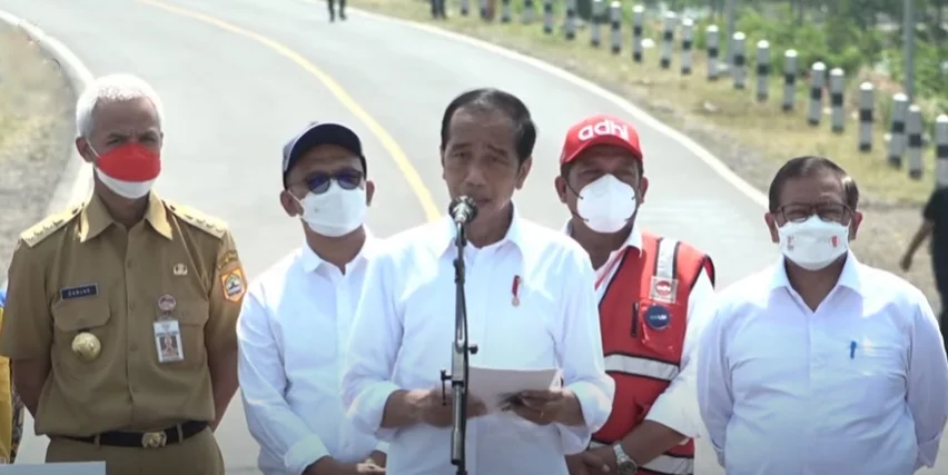 Jokowi Resmikan Jalan Lingkar Brebes-Tegal Guna Mudik Lebaran 2022