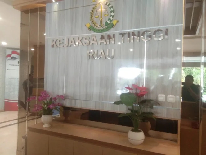 
					Wartawan Konfirmasi Kasus Tabrak Lari Kejati Riau Acuh