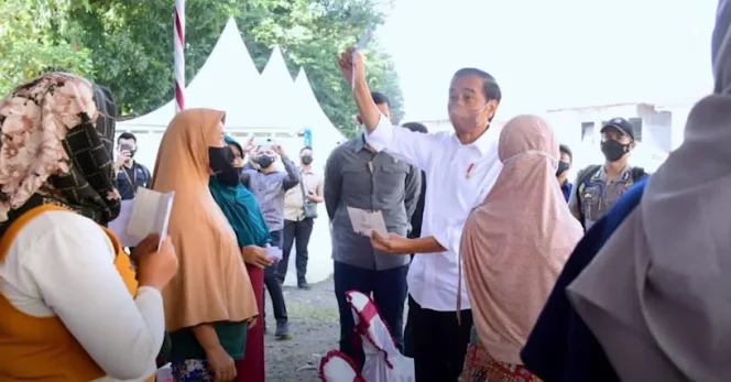 
					Kunker Presiden di Cirebon, Resmikan Jalan Tol Hingga Berikan BLT Migor