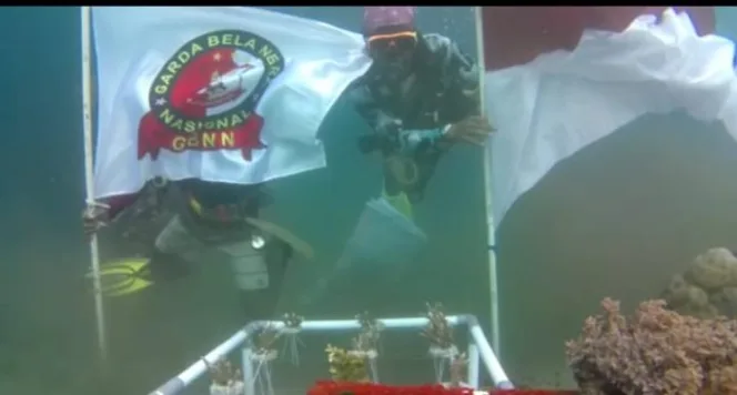 
					HUT RI Ke 77 GBNN Banyuwangi Kibarkan Merah Putih Di Laut