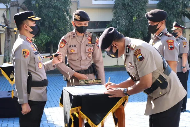 
					Polres Banjarnegara Gelar Sertijab Para Kapolsek di Mapolres