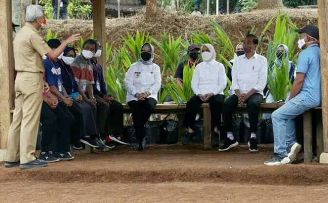 
					Ganjar Pranowo – Jokowi Tanam Bibit Kelapa Genjah di Kabupaten Boyolali