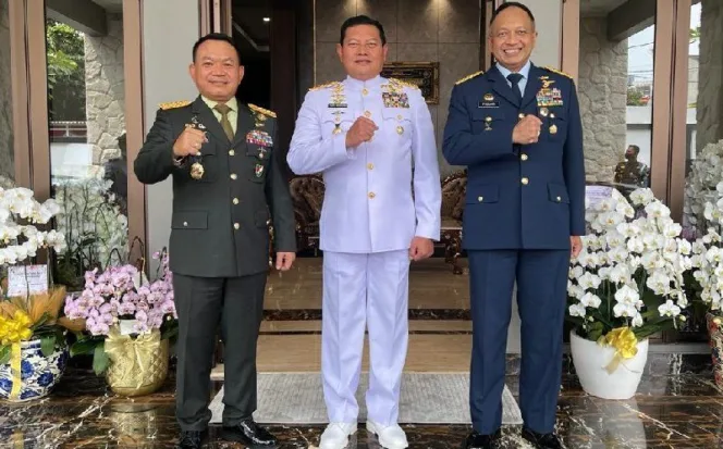 
					Pimpinan 3 Matra TNI Kumpul di Rumah KASAD, Ada Apa ?