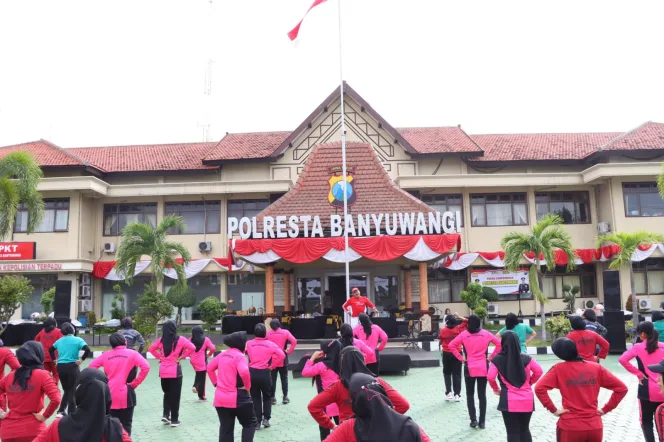 
					Polwan Polresta Banyuwangi Gelar Senam Bersama Jaga Kekompakan Polwan