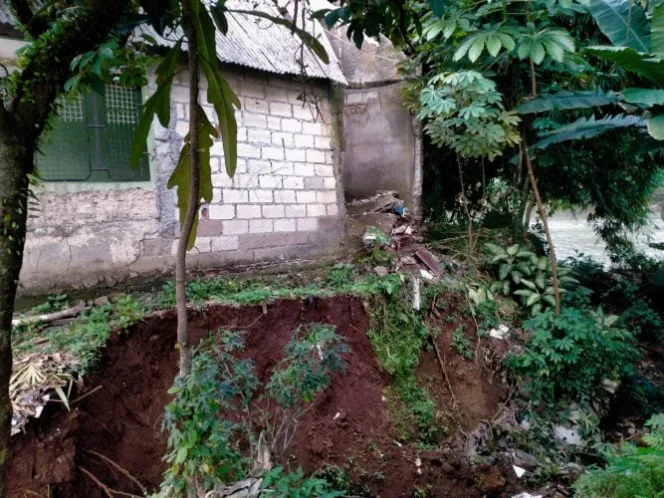 
					Khawatir Longsor Susulan, Warga Perumahan Puspa Raya Minta Pihak Kecamatan Serius Atasi 