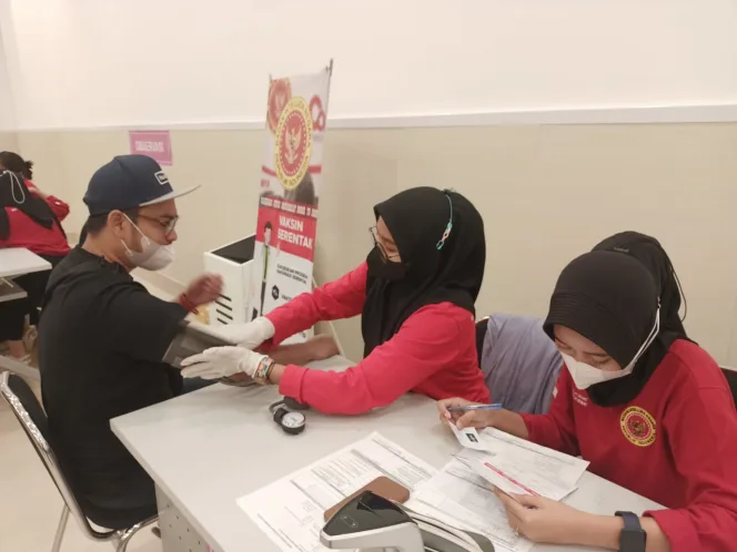 
					BIN Buka Gerai Vaksin di AEON Mal Sentul, Warga: Permudah Terima Vaksinasi 