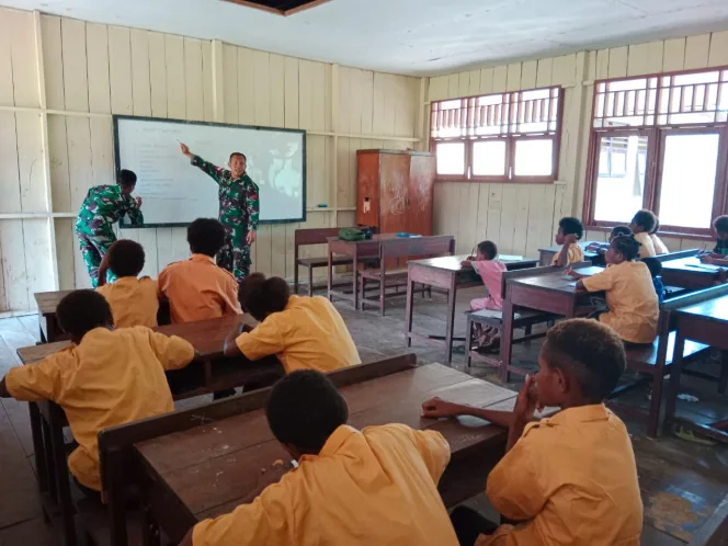 
					Pelajar Papua Bahagia Usai Satgas Pamtas Yonif 126/KC Hadir
