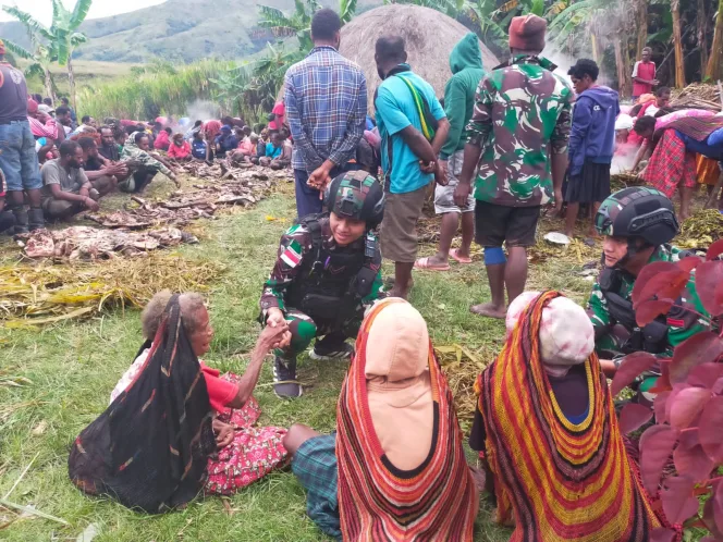 
					Yonif Raider 142/KJ turut hadir dalam acara perdamaian perang suku