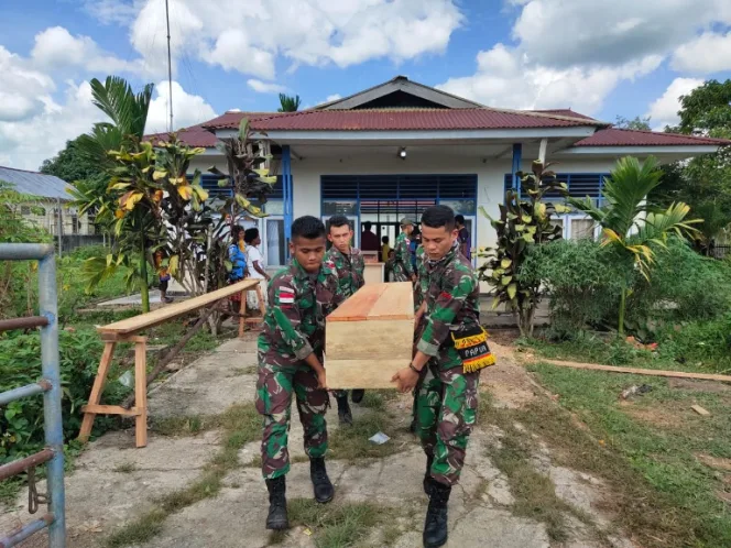 
					Berempati Dan Solider, Dansatgas Yonif 126/KC Bantu Pemakaman Warga