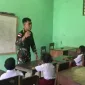 Cerdaskan Generasi Penerus Bangsa, Satgas Yonif 126/KC Jadi Gadik