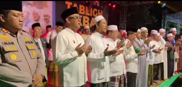 Ribuan Umat Islam