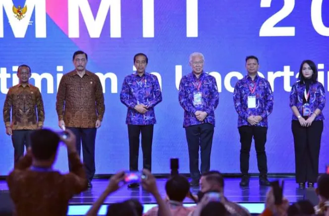
					Presiden Jokowi membuka Investor Dialy Summit 2022 di JCC