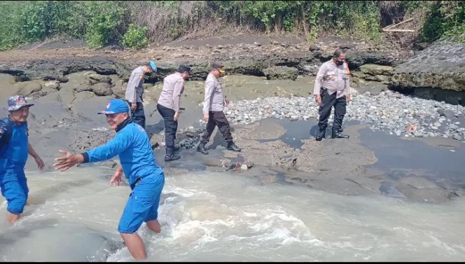 
					Kapolres Tabanan Pimpin Pencarian Korban Hanyut Terbawa Arus Sungai Yeh Ho.