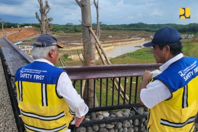 
					Dampingi Presiden Jokowi, Menteri Basuki Tinjau Pembangunan Infrastruktur Dasar Pendukung KIPP IKN Nusantara