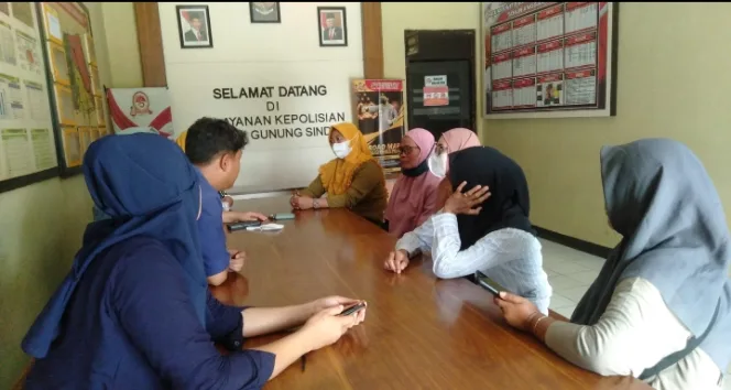 
					Viral, Kaum Ibu di Gunung Sindur Kena Tipu Penawaran Beli Barang Prabotan 