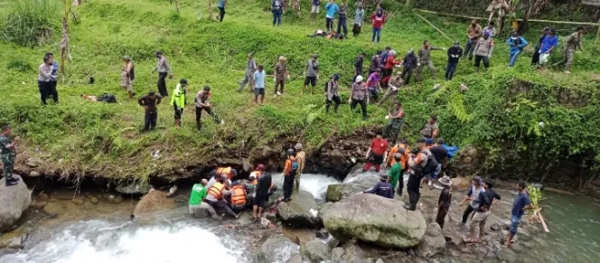 
					Pelajar Depok yang Hanyut di Curug Cikembar di Temukan Tim Gabungan