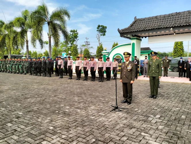 
					Hari Pahlawan, Kasdim 0708/Purworejo Pimpin Upacara Ziarah di TMP Projo Handoko Loyo