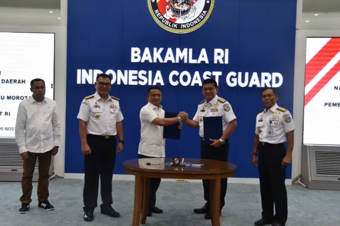 
					Bakamla RI dan Pemerintah Kabupaten Pulau Morotai Teken Naskah Perjanjian Hibah Daerah