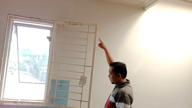 
					Jendela Toko Elektronik di Parung Dicongkel Maling, Polisi ungkap Pelaku