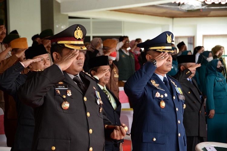 Memperingati Hari Pahlawan