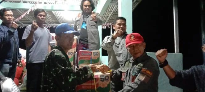 
					Peduli Gempa Cianjur, Warga Perum TNI Puspa Raya Bojong Baru Bogor Beri Bantuan