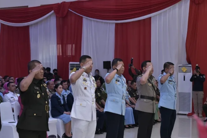 
					Sesko TNI Dikreg Ke-50 Ditutup, Kolonel Ezra Lulus Terbaik