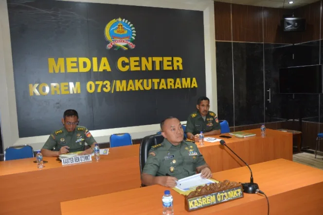 
					Kasrem 073/Makutarama Hadiri Vicon Pengarahan Kasdam