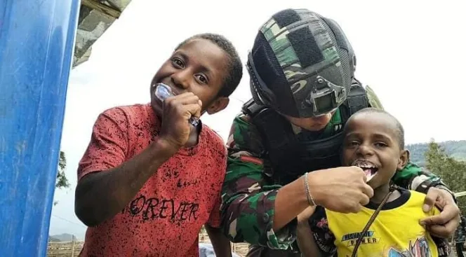 
					Satgas Yonif Mekanis 203/AK Berikan Edukasi Kesehatan Gigi