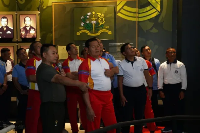 
					Panglima TNI Bersama Kepala Staf Angkatan Kunjungi Museum Taruna Abdul Djalil