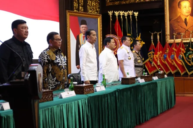 
					Panglima TNI Hadiri Rapim Kemhan RI