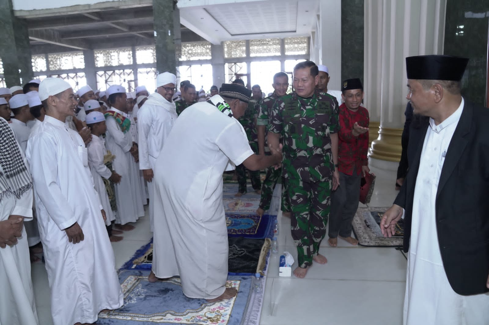 Panglima TNI Gabung Santri