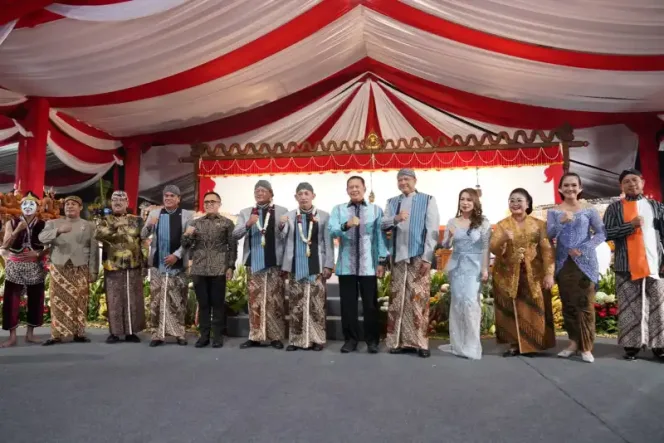 
					Panglima TNI Hadiri Pagelaran Wayang Kulit
