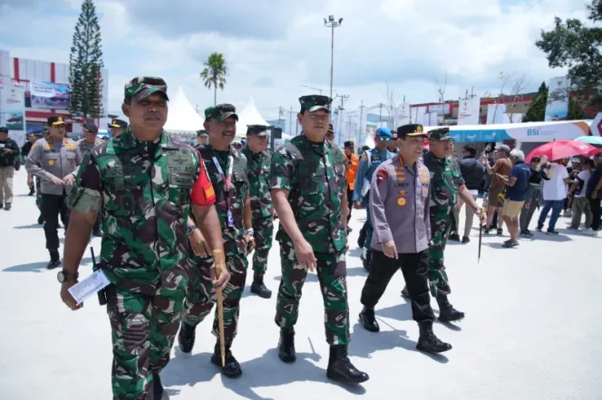 
					Panglima TNI Hadiri Kejuaraan Dunis F-1 H2O