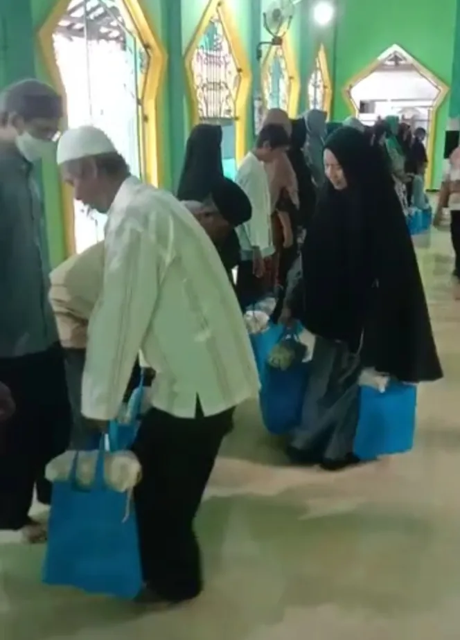 
					Jelang Ramadan, Warga Perum TNI Puspa Raya Salurkan Sembako ke Puluhan Dhuafa 