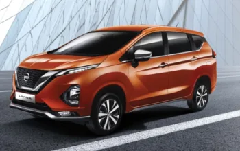 Mobil Nissan Livina