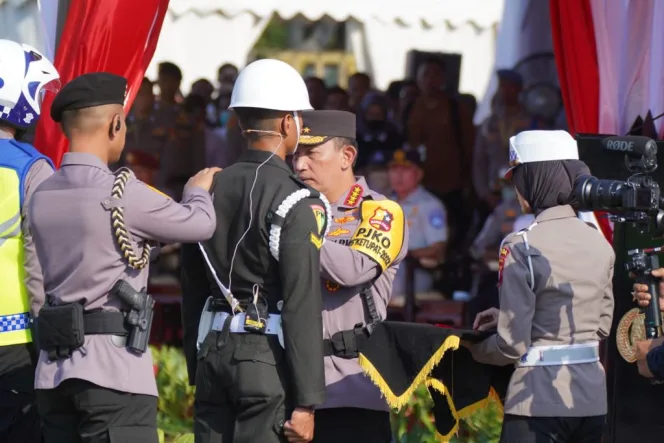 
					TNI-POLRI Gelar Apel Operasi Ketupat 2023