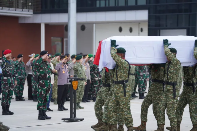 
					Panglima TNI Sambut Kedatangan Jenazah Korban Keganasan KST