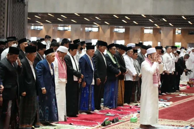 
					Panglima TNI Sholat Idul Fitri 1444 H Bersama Wapres di Masjid Istiqlal