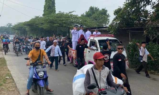 
					Unik Saat Pelantikan, Empat Kades di Arak Pakai pickup