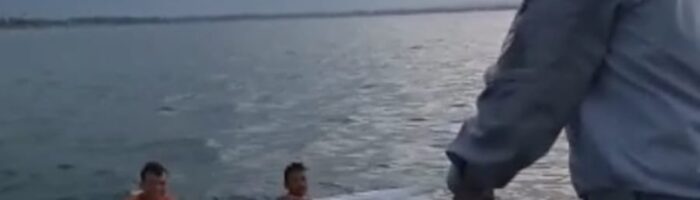 Bakamla Evakuasi Korban kecelakaan perahu di teluk kendari