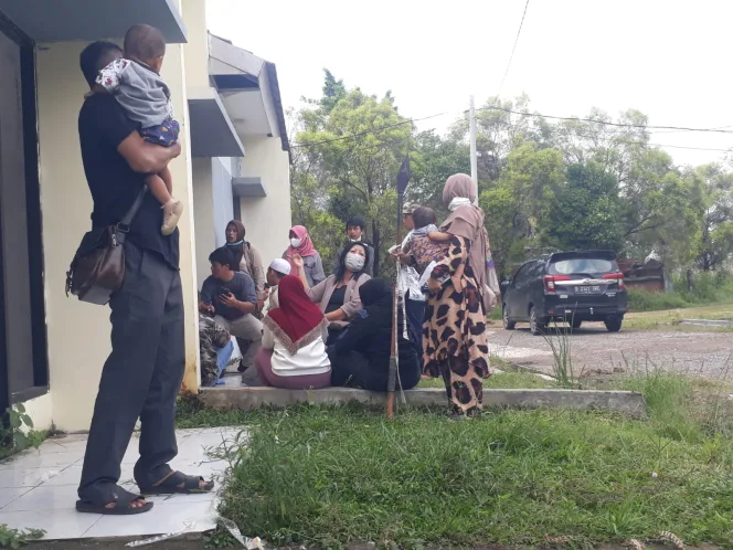 
					Merasa Dibohongi, Puluhan Konsumen Perumahan GBR Gelar Aksi Demo