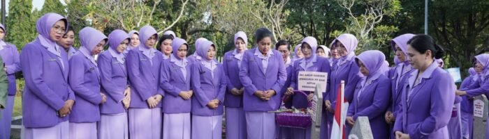 Sambut h=HUT ke 57, ketum IKKT PWA ziarah di TMPNU Kalibata