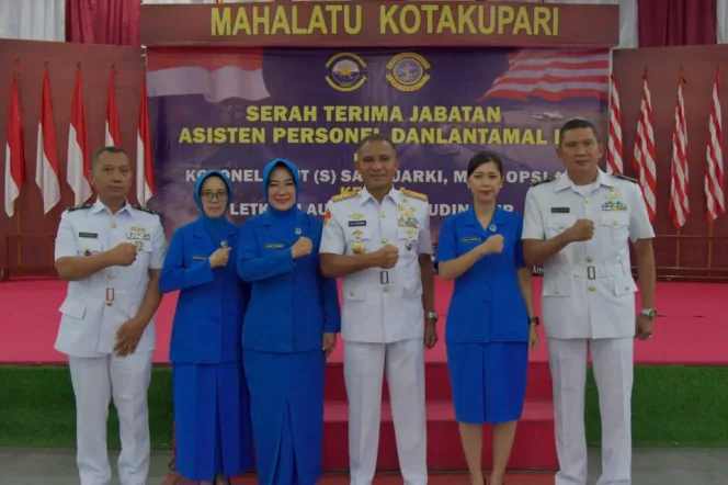
					Brigjen Said Latuconsina Pimpin Serah Terima Jabatan Asisten Personel Danlantamal IX Ambon
