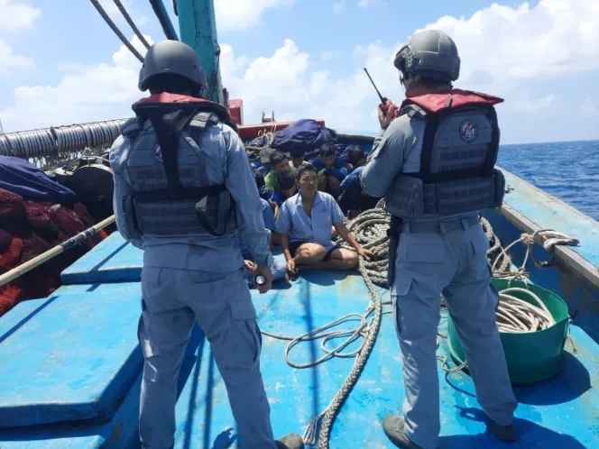 
					Kapal Vietnam Curi Ikan di Laut Natuna