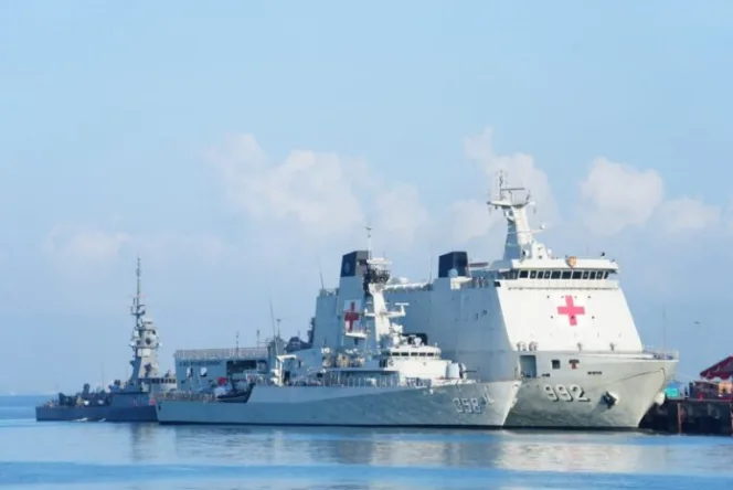 
					KRI dr. Radjiman Wedyodiningrat-992, setara “Rumah Sakit Tipe-C”